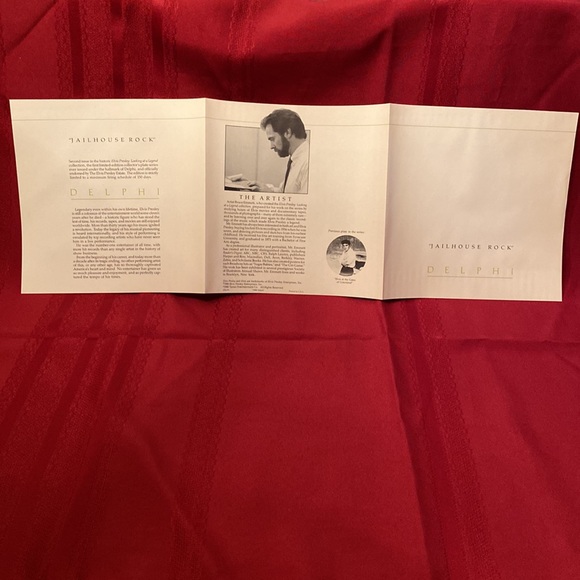 Elvis Presley: Looking at a Legend Delphi Collector Plate - 8 1/2” - Picture 5 of 7